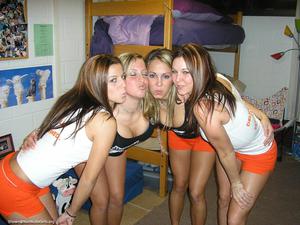 Hooters Girls 1